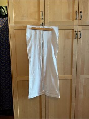 Woman’s Nygard White Elastic Waist Pants